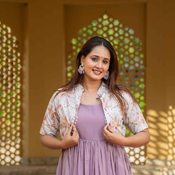 ✨ 𝐓𝐞𝐞𝐣 𝐋𝐮𝐱𝐞 – 𝐋𝐢𝐥𝐚𝐜 𝐅𝐥𝐨𝐰𝐲 𝐌𝐚𝐱𝐢 𝐆𝐨𝐰𝐧 𝐰𝐢𝐭𝐡 𝐄𝐦𝐛𝐫𝐨𝐢𝐝𝐞𝐫𝐞𝐝 𝐉𝐚𝐜𝐤𝐞𝐭 ✨