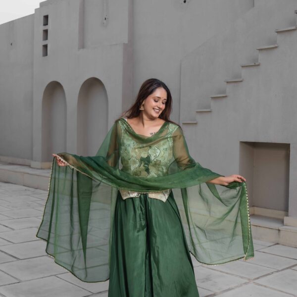 𝐄𝐦𝐛𝐫𝐨𝐢𝐝𝐞𝐫𝐞𝐝 𝐏𝐞𝐩𝐥𝐮𝐦 𝐏𝐚𝐥𝐚𝐳𝐨 𝐒𝐞𝐭