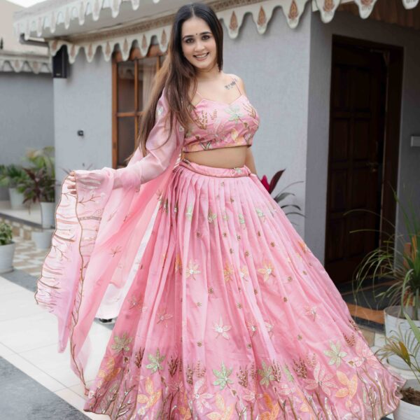 𝐇𝐚𝐧𝐝 𝐄𝐦𝐛𝐞𝐥𝐥𝐢𝐬𝐡𝐞𝐝 𝐏𝐢𝐧𝐤 𝐋𝐞𝐡𝐞𝐧𝐠𝐚 𝐒𝐞𝐭 – 𝐏𝐫𝐞𝐦𝐢𝐮𝐦 𝐅𝐞𝐬𝐭𝐢𝐯𝐞 𝐄𝐝𝐢𝐭