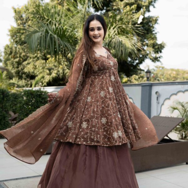 𝐇𝐚𝐧𝐝𝐄𝐦𝐛𝐞𝐥𝐥𝐢𝐬𝐡𝐞𝐝 𝐄𝐭𝐡𝐧𝐢𝐜 𝐊𝐮𝐫𝐭𝐚 𝐒𝐞𝐭 – 𝐏𝐫𝐞𝐦𝐢𝐮𝐦 𝐅𝐞𝐬𝐭𝐢𝐯𝐞 𝐄𝐝𝐢𝐭