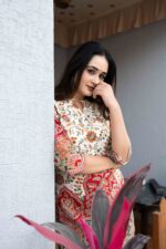 𝐇𝐚𝐧𝐝 𝐄𝐦𝐛𝐫𝐨𝐢𝐝𝐞𝐫𝐞𝐝 𝐄𝐭𝐡𝐧𝐢𝐜 𝐊𝐮𝐫𝐭𝐚 𝐒𝐞𝐭 – 𝐏𝐫𝐞𝐦𝐢𝐮𝐦 𝐅𝐞𝐬𝐭𝐢𝐯𝐞 𝐄𝐝𝐢𝐭 - Image 3