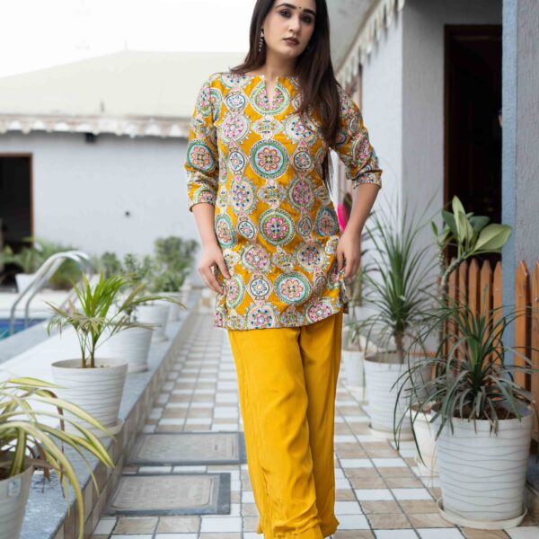 𝐏𝐫𝐢𝐧𝐭𝐞𝐝 𝐂𝐨-𝐎𝐫𝐝 𝐊𝐮𝐫𝐭𝐚 𝐏𝐚𝐧𝐭 𝐒𝐞𝐭 – 𝐏𝐫𝐞𝐦𝐢𝐮𝐦 𝐄𝐭𝐡𝐧𝐢𝐜 𝐂𝐡𝐢𝐜