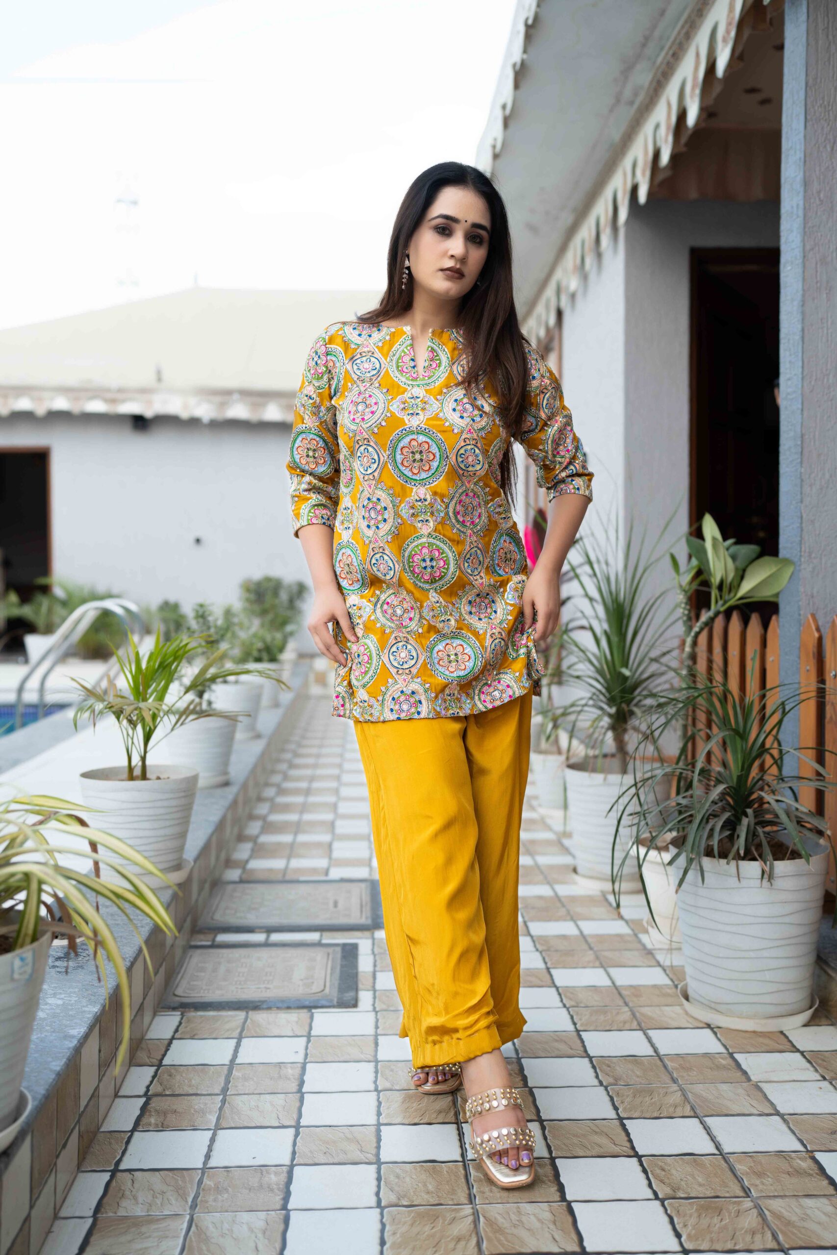 DSC00836 𝐏𝐫𝐢𝐧𝐭𝐞𝐝 𝐂𝐨-𝐎𝐫𝐝 𝐊𝐮𝐫𝐭𝐚 𝐏𝐚𝐧𝐭 𝐒𝐞𝐭 – 𝐏𝐫𝐞𝐦𝐢𝐮𝐦 𝐄𝐭𝐡𝐧𝐢𝐜 𝐂𝐡𝐢𝐜 - Image 1